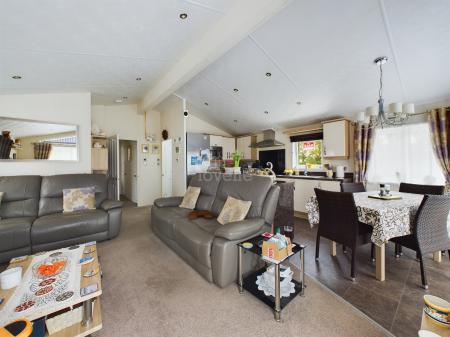 2 bedroom Park home for sale in Cathedral View, Field Farm, Newark Road, Aubourn, LN5