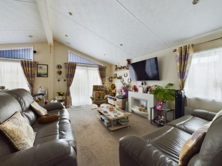 2 bedroom Park home for sale in Cathedral View, Field Farm, Newark Road, Aubourn, LN5