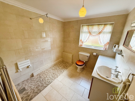 3 bedroom Detached bungalow for sale in Church Street, Carlton-le-Moorland, LN5