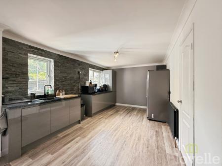 5 bedroom Detached house for sale in Farrington Crescent, Lincoln, LN6