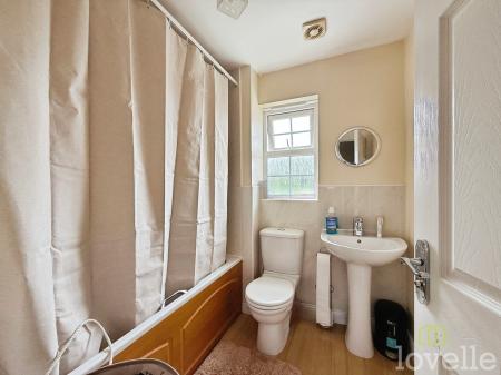 3 bedroom Town house for sale in Squirrel Chase, Witham St Hughs, LN6