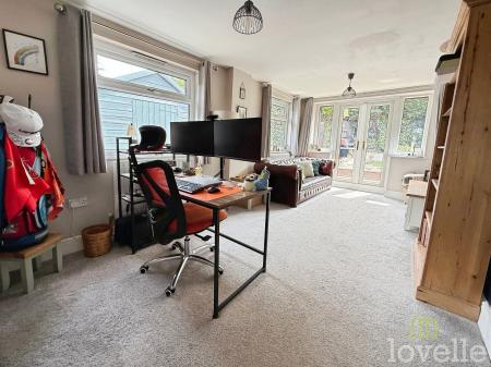 4 bedroom Semi-detached house for sale in Lincoln Lane, Thorpe on the Hill, LN6