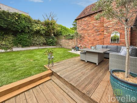 4 bedroom Semi-detached house for sale in Lincoln Lane, Thorpe on the Hill, LN6
