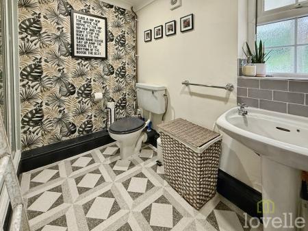 4 bedroom Semi-detached house for sale in Lincoln Lane, Thorpe on the Hill, LN6
