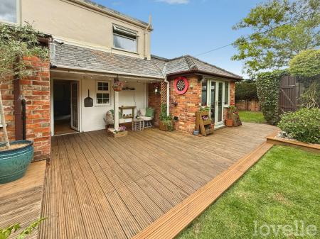 4 bedroom Semi-detached house for sale in Lincoln Lane, Thorpe on the Hill, LN6