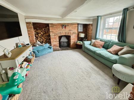 4 bedroom Semi-detached house for sale in Lincoln Lane, Thorpe on the Hill, LN6