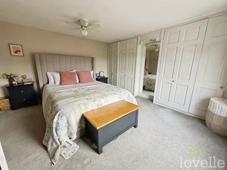 4 bedroom Semi-detached house for sale in Lincoln Lane, Thorpe on the Hill, LN6