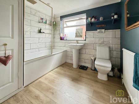 4 bedroom Semi-detached house for sale in Lincoln Lane, Thorpe on the Hill, LN6