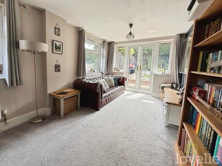 4 bedroom Semi-detached house for sale in Lincoln Lane, Thorpe on the Hill, LN6