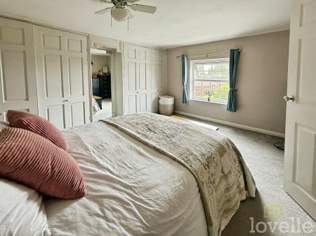 4 bedroom Semi-detached house for sale in Lincoln Lane, Thorpe on the Hill, LN6