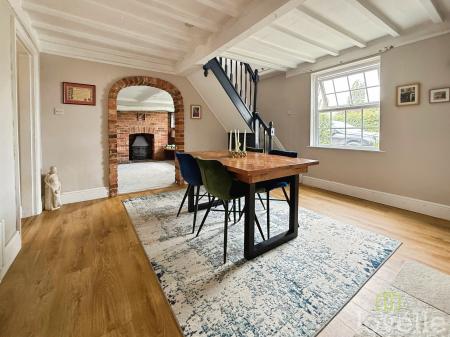 4 bedroom Semi-detached house for sale in Lincoln Lane, Thorpe on the Hill, LN6