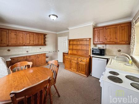 2 bedroom Detached bungalow for sale in Lincoln Road, Eagle, LN6