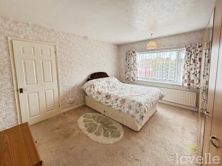 2 bedroom Detached bungalow for sale in Lincoln Road, Eagle, LN6