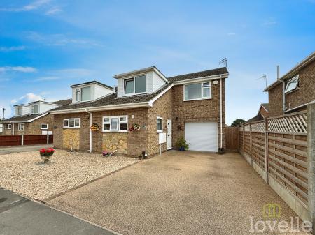 3 bedroom Semi-detached house for sale in Boswell Drive, Lincoln, LN6