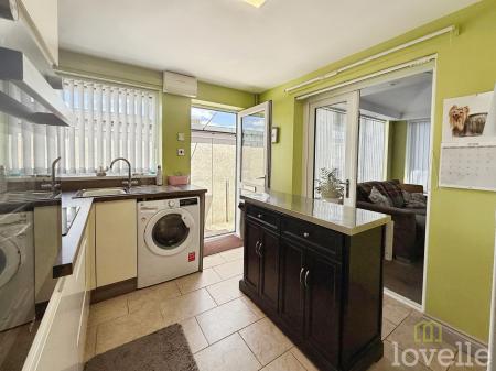 2 bedroom Detached bungalow for sale in Hilltop Close, Eagle, LN6