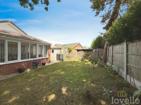 2 bedroom Detached bungalow for sale in Hilltop Close, Eagle, LN6
