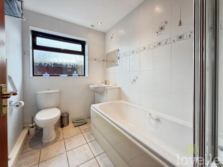 3 bedroom Detached bungalow for sale in Windsor Park Close, North Hykeham, LN6