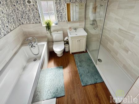 4 bedroom Detached house for sale in High Street, Martin, LN4