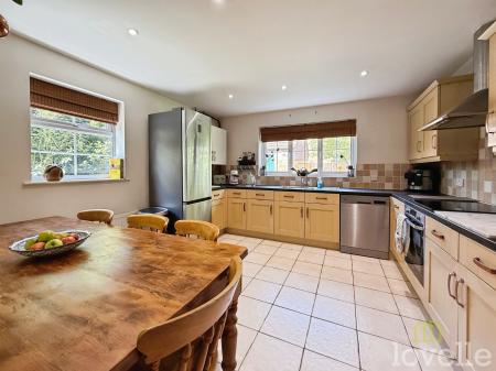 4 bedroom Detached house for sale in High Street, Martin, LN4