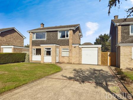 4 bedroom Detached house for sale in Chelmer Close, North Hykeham, LN6