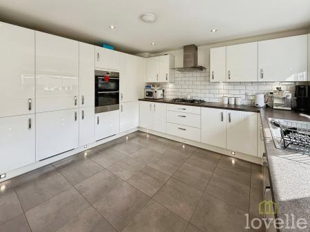 4 bedroom Detached house for sale in Fleetwood Road, Waddington, LN5