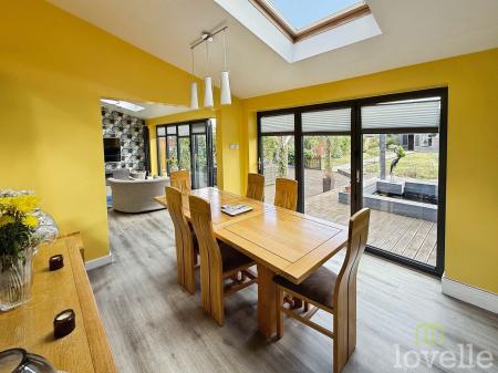 4 bedroom Semi-detached house for sale in Dore Avenue, North Hykeham, LN6