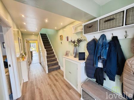 4 bedroom Semi-detached house for sale in Dore Avenue, North Hykeham, LN6