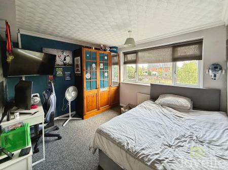 4 bedroom Semi-detached house for sale in Dore Avenue, North Hykeham, LN6