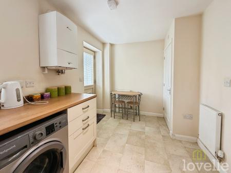 2 bedroom Semi-detached house for sale in Bowthorpe Close, South Hykeham, LN6