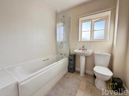 2 bedroom Semi-detached house for sale in Bowthorpe Close, South Hykeham, LN6