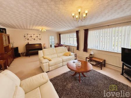 4 bedroom Bungalow for sale in Pendine Crescent, North Hykeham, LN6