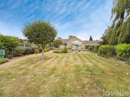 4 bedroom Bungalow for sale in Pendine Crescent, North Hykeham, LN6