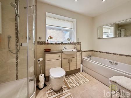 4 bedroom Bungalow for sale in Pendine Crescent, North Hykeham, LN6