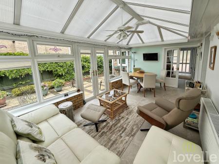 4 bedroom Bungalow for sale in Pendine Crescent, North Hykeham, LN6