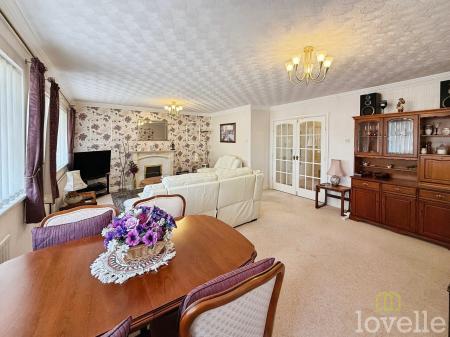 4 bedroom Bungalow for sale in Pendine Crescent, North Hykeham, LN6