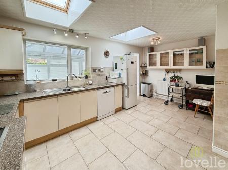 4 bedroom Bungalow for sale in Pendine Crescent, North Hykeham, LN6