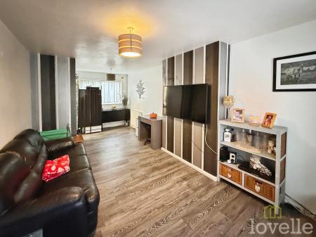 3 bedroom Semi-detached house for sale in Sperrin Close, Lincoln, LN5