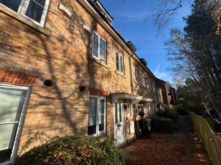 4 bedroom Terraced House for sale in Carnoustie Drive, Lincoln, LN6