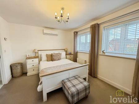 4 bedroom Semi-detached house for sale in Vespasian Way, North Hykeham, LN6