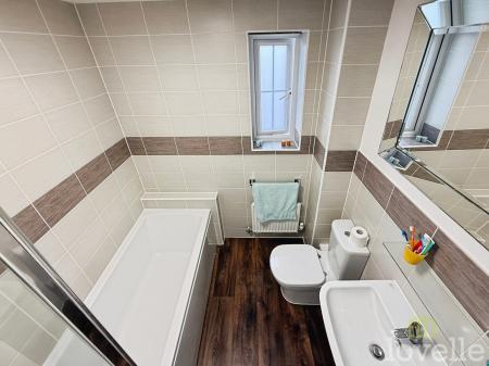 4 bedroom Semi-detached house for sale in Vespasian Way, North Hykeham, LN6