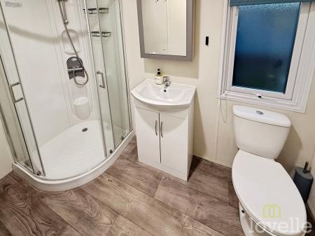 2 bedroom Park home for sale in Four Seasons Country Park, Newark, NG23