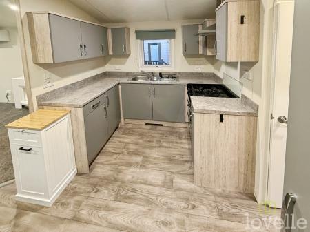 2 bedroom Park home for sale in Four Seasons Country Park, Newark, NG23