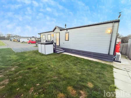 2 bedroom Park home for sale in Four Seasons Country Park, Newark, NG23