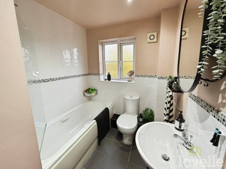 3 bedroom Semi-detached house for sale in Post Mill Close, North Hykeham, LN6