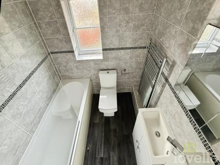 3 bedroom Semi-detached house to let in Stane Drive, Bracebridge Heath, LN4