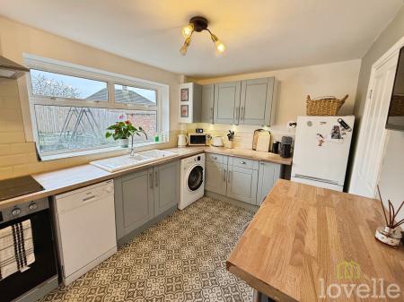 2 bedroom Semi-detached house for sale in Rowan Road, North Hykeham, LN6