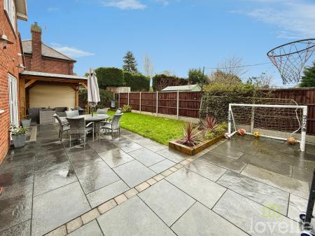 4 bedroom Detached house for sale in Newark Road, North Hykeham, LN6