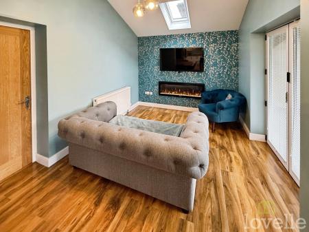 4 bedroom Detached house for sale in Newark Road, North Hykeham, LN6