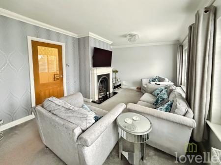 4 bedroom Detached house for sale in Newark Road, North Hykeham, LN6