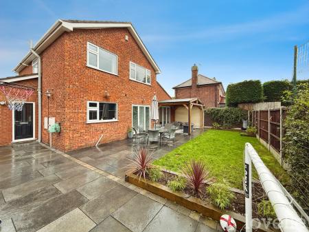 4 bedroom Detached house for sale in Newark Road, North Hykeham, LN6